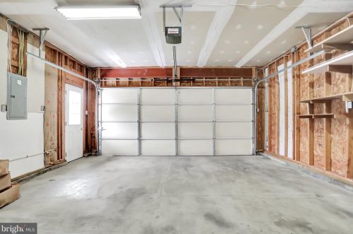 10 Lexington Dr, Hanover PA 17331-8657 exterior