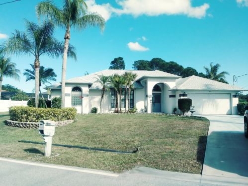 901 College Park Rd, Fort Pierce, FL 34953-5868