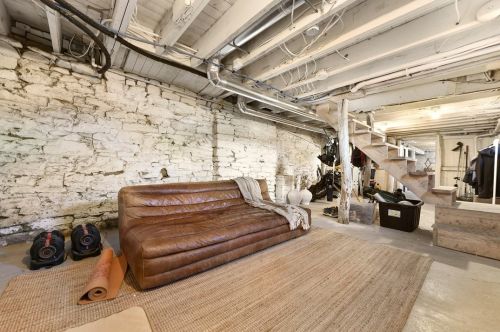 1426 Chateau St, Pittsburgh PA 15233-1242 exterior