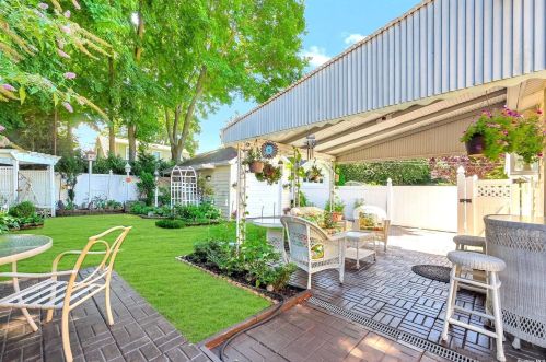 29 Vondran St, Huntington Station NY 11746-2548 exterior