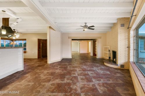 6882 Casas Adobes Dr, Tucson AZ 85704-6126 exterior