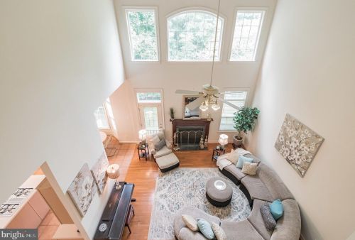 408 Misty Knoll Dr, Rockville, MD 20850-2880