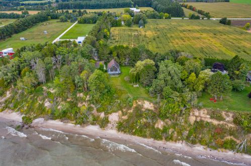 7321 County Road Ls, Manitowoc WI 54220-8881 exterior