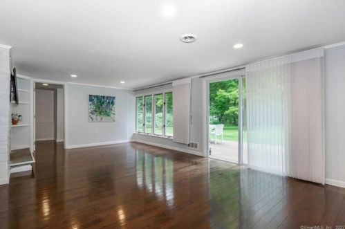 43 Heather Ln, Wilton CT 06897-4129 exterior