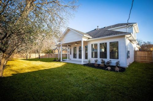 2011 Belford Dr, Austin TX 78757-8207 exterior