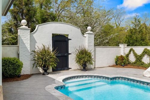 1647 Riverside Dr, Gainesville GA 30501-1837 exterior