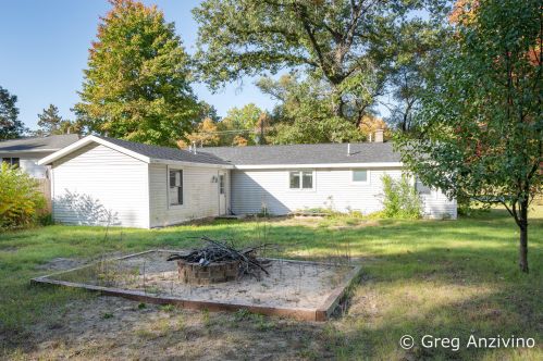 514 Brooks Rd, Meskegon MI 49444-9724 exterior