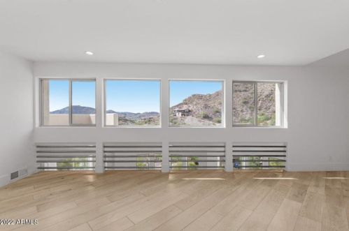 1825 Cinnabar Ave, Phoenix AZ  85020-1916 exterior