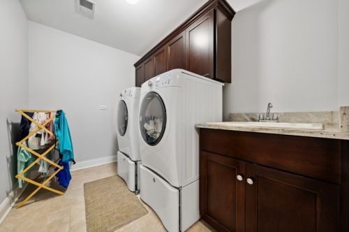 670 Bryan St, Elmhurst IL 60126-4342 exterior