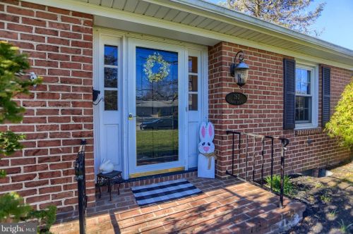 262 Deguy Ave, Hanover, PA 17331-1331