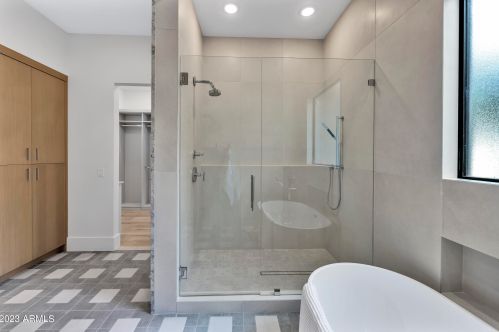 2053 37 Pl, Phoenix AZ 85050-8309 exterior