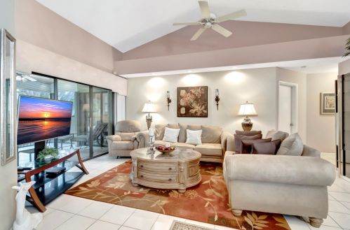 2303 Aspen Way, Boynton Beach FL 33436-6611 exterior