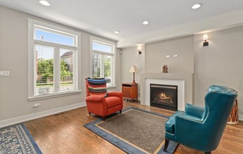 641 Bowen Ave, Chicago IL  60653-2824 exterior