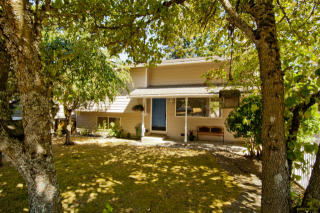 3914 97th St, Seattle, WA 98136-2837