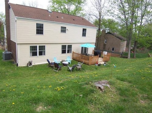 2242 Clairmont Dr, Pittsburgh PA  15241-3210 exterior