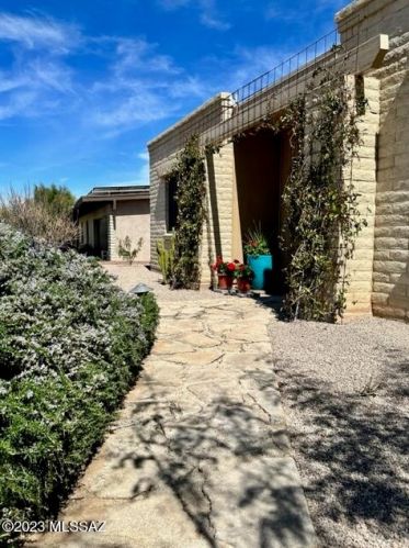 410 Eastview Ave, Tucson, AZ 85710-3139