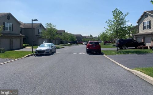 275 Thrush Dr, Hummelstown PA  17036-8835 exterior