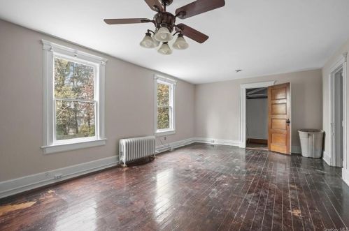 34 Webb Rd, Middletown NY 10940-6535 exterior