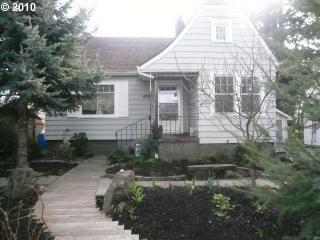 6136 Beech St, Portland OR  97213-7122 exterior