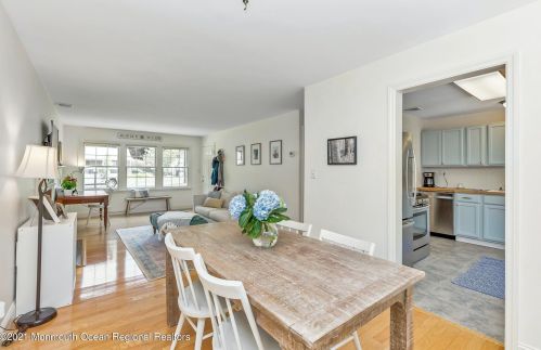 182 Beechwood Dr, Red Bank NJ 07702 exterior