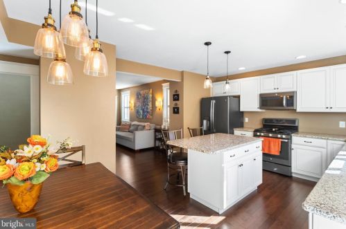 46 Wellington Rd, Ardmore PA 19003-3214 exterior