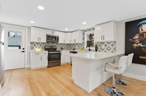 174 Spring St, Windsor Locks CT  06096-1732 exterior