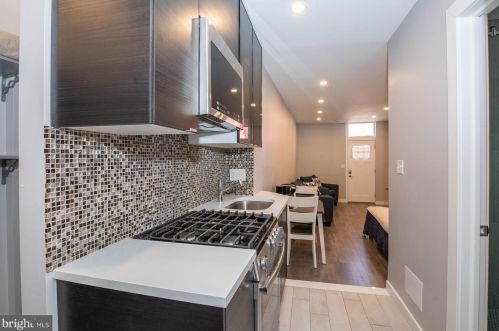 605 20 St, Philadelphia PA 19140-1005 exterior