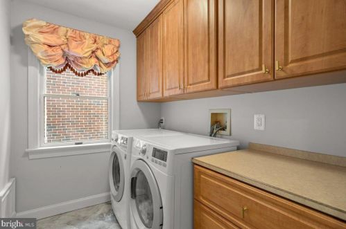 613 Royal St, Alexandria VA  22314-2031 exterior