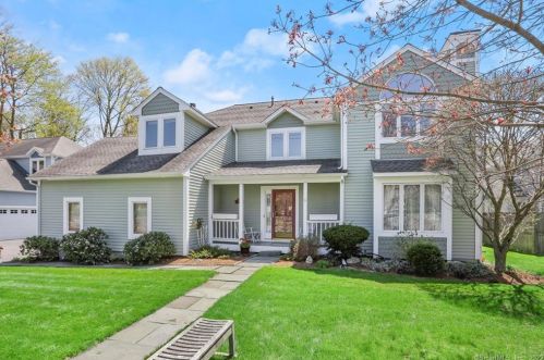 2 Cannon Brk Ln, Norwalk CT 06851-3835 exterior