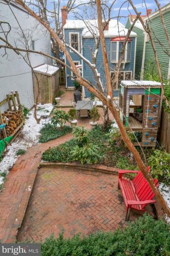 325 Patrick St, Alexandria VA 22314-2443 exterior