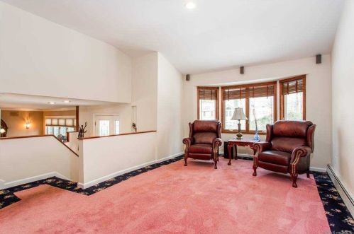 6 Gables Ct, Huntington Station NY 11746-4852 exterior