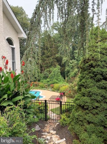 112 Parkview Cir, Media PA 19063-6317 exterior