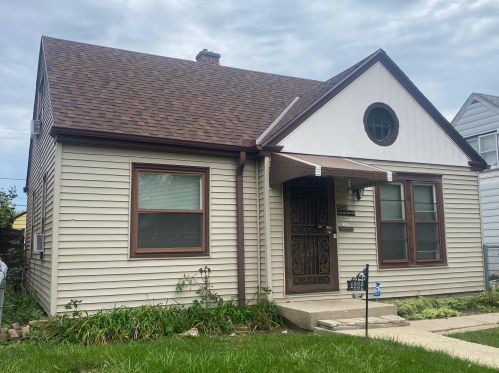 4332 28th St, Milwaukee, WI 53216-1814