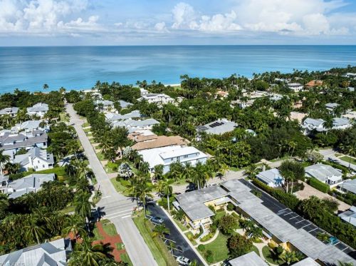 213 8th Ave, Naples FL 34102-6801 exterior