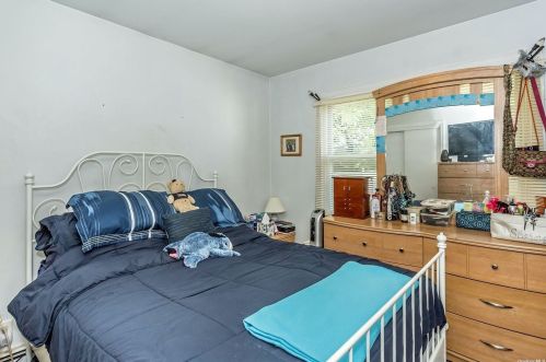 66 Ave, Valley Stream NY 11580-3230 exterior