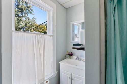 94 Woodford St, Portland ME 04103-4513 exterior