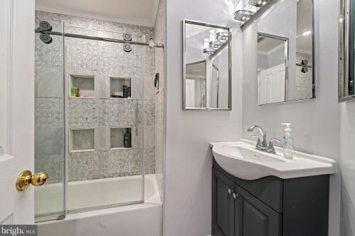 4659 Lambert Dr, Alexandria VA  22311-4942 exterior