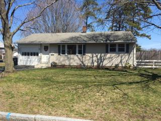 73 Wakefield St, Springfield, MA 01151-1347