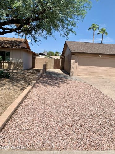 2742 Cheryl Dr, Phoenix AZ  85028-4348 exterior