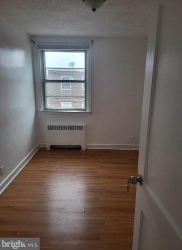 1027 Knorr St, Philadelphia PA 19111-4908 exterior