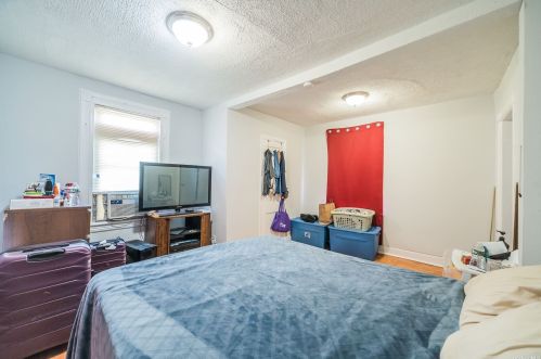 4028 Barnes Ave, Bronx NY 10466-4310 exterior