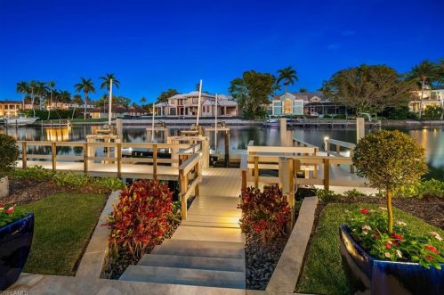 3243 Gin Ln, Naples FL 34102-7816 exterior