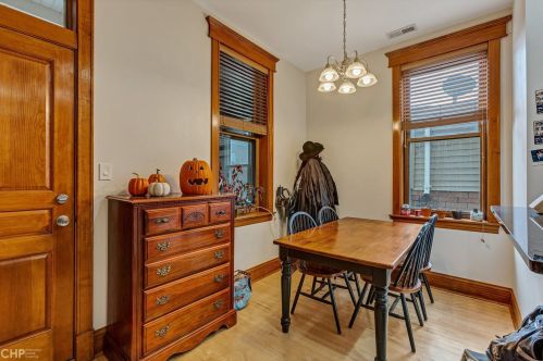 2309 Oakley Ave, Chicago IL 60645-5417 exterior