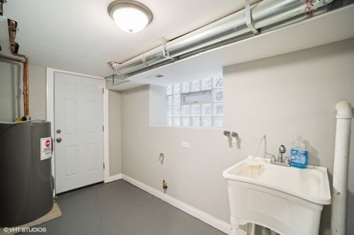 602 90 Pl, Chicago IL 60619-7906 exterior