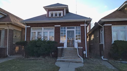 7606 Cregier Ave, Chicago, IL 60649-4012
