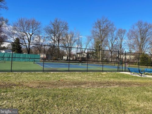 3653 Warfield Dr, Huntingdon Valley PA 19006-3423 exterior