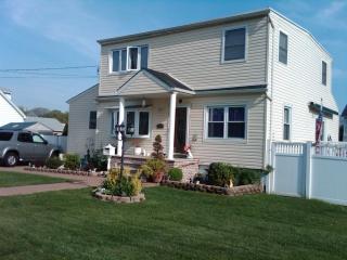 1519 Herzel Blvd, Babylon NY  11704-4234 exterior