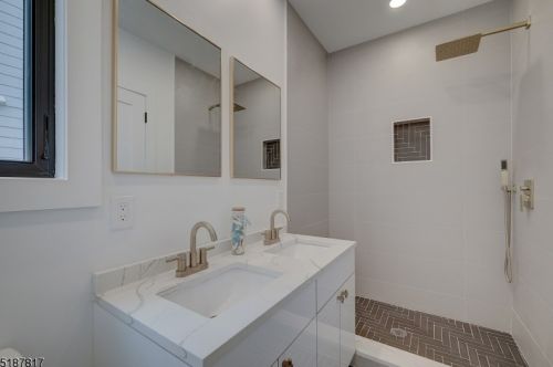 21 New St, Montclair NJ 07042-4543 exterior