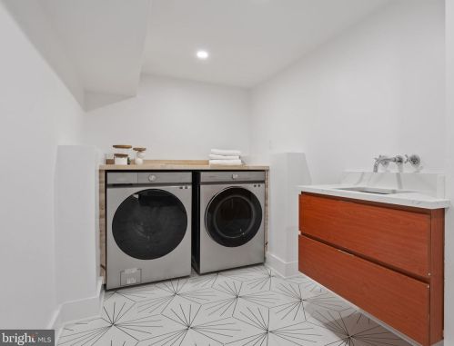 2706 Valley Dr, Alexandria VA  22302-2845 exterior