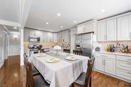 8354 Kilpatrick Ave, Chicago IL 60652-3517 exterior